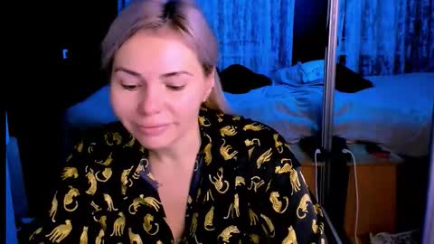 Lora online show from 10/20/25, 02:34