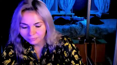 Lora online show from 10/28/25, 02:37