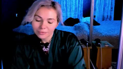 Lora online show from 11/01/25, 02:57