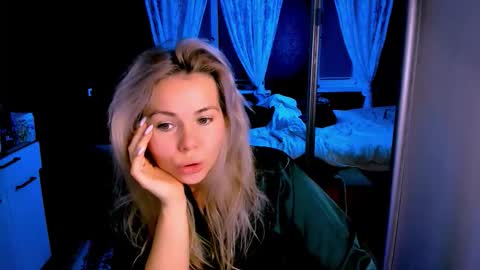 Lora online show from 11/17/25, 02:28