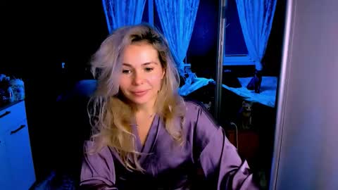 Lora online show from 11/27/25, 02:02