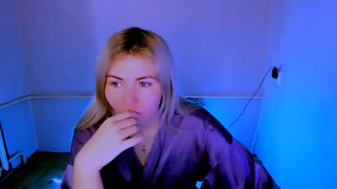 Lora online show from 03/25/26, 03:01