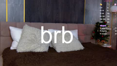 Snapshot of loraineluff chatting on 12/30/24, 06:05 Loraine online show from 12/30/24, 06:05