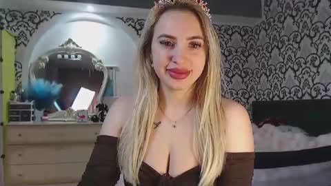 Queen LoraSinClare online show from 02/10/26, 08:29