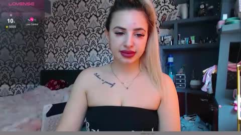 Queen LoraSinClare online show from 03/25/26, 07:36