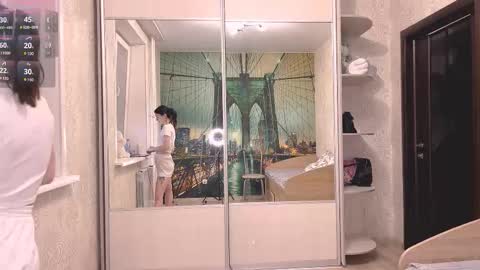 Olivia online show from 11/12/25, 01:11