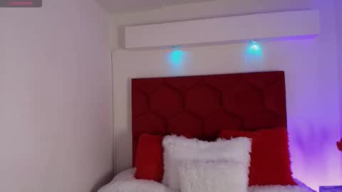 LORELI online show from 09/17/25, 03:19