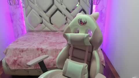 lorem_adams online show from 01/24/25, 11:15