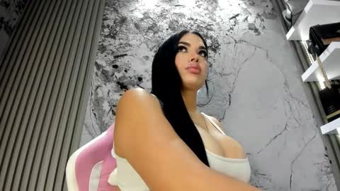 Snapshot of loren_baker chatting on 02/02/26, 10:47 Doll Queen online show from 02/02/26, 10:47