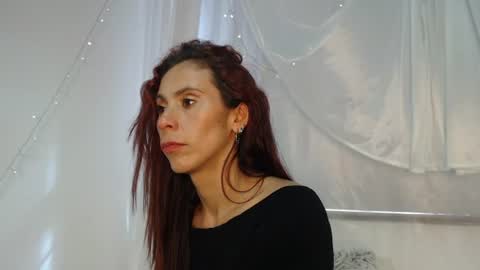 Snapshot of loren_queen_ chatting on 07/01/26, 02:29 Loren online show from 07/01/26, 02:29