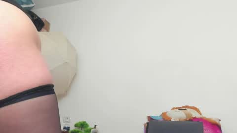 Snapshot of lorena422 chatting on 05/28/26, 05:10 Hi Im Lorena an independent model Im waiting for you for any craziness you dream of... online show from 05/28/26, 05:10