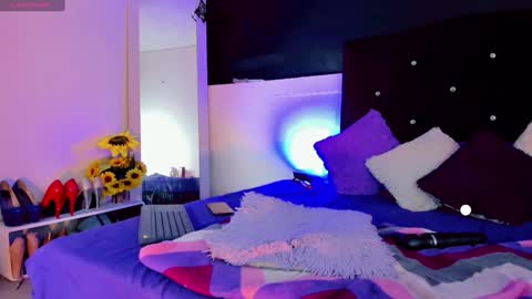 lesly lorena online show from 12/27/24, 07:08