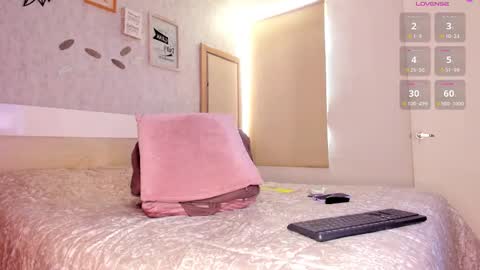 Loren online show from 11/18/25, 06:23