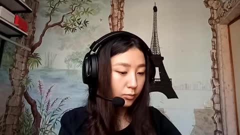 Snapshot of lorenelanosa chatting on 11/30/25, 08:18 Sofia online show from 11/30/25, 08:18