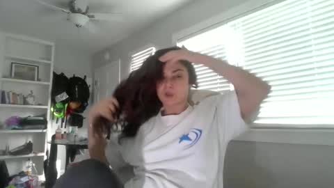 lorenlovely online show from 11/18/25, 10:36