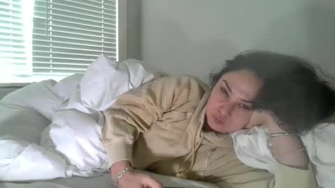 lorenlovely online show from 11/21/25, 08:51