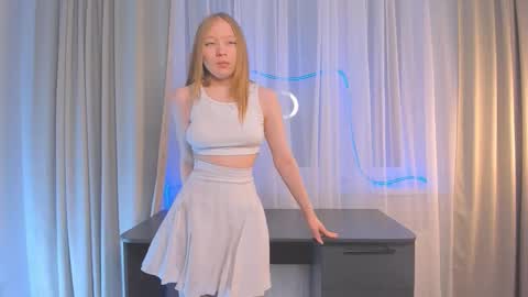 Lola   online show from 12/15/25, 05:17