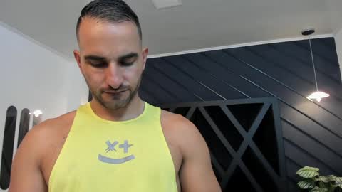  L O R E N Z O  Thumbs Up help  online show from 01/21/25, 05:30