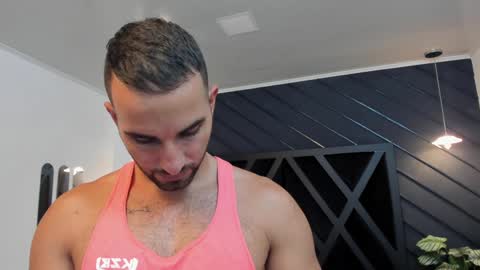  L O R E N Z O  Thumbs Up help  online show from 01/25/25, 05:30