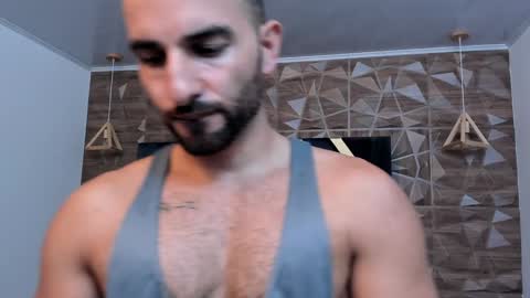  L O R E N Z O  Thumbs Up help  online show from 01/29/25, 05:24