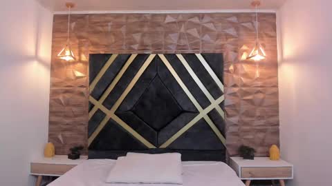  L O R E N Z O  Thumbs Up help  online show from 02/26/25, 05:17