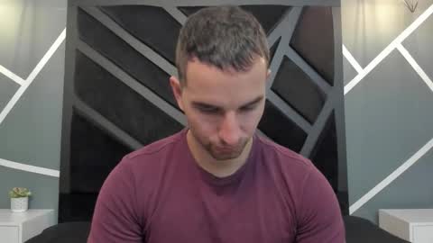  L O R E N Z O  Thumbs Up help  online show from 09/09/25, 05:23