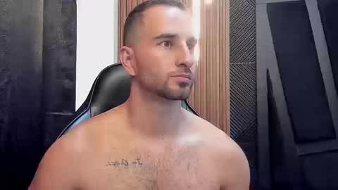  L O R E N Z O  Thumbs Up help  online show from 09/17/25, 05:25