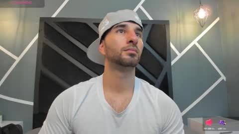  L O R E N Z O  Thumbs Up help  online show from 09/20/25, 11:11