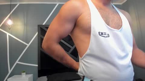  L O R E N Z O  Thumbs Up help  online show from 10/06/25, 05:32