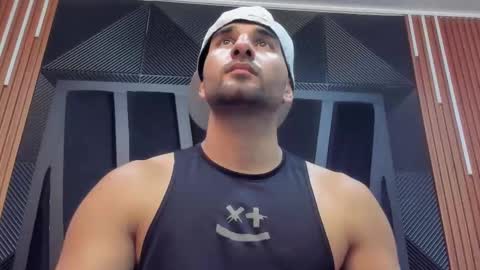  L O R E N Z O  Thumbs Up help  online show from 10/22/25, 05:24