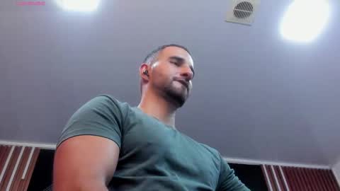  L O R E N Z O  Thumbs Up help  online show from 11/06/25, 06:09