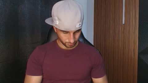  L O R E N Z O  Thumbs Up help  online show from 01/08/26, 05:37