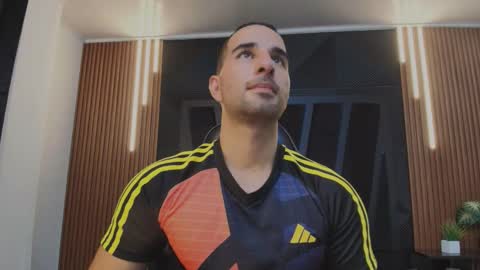  L O R E N Z O  Thumbs Up help  online show from 01/12/26, 05:18