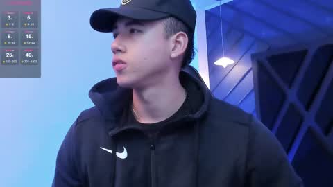  L O R E N Z O  Thumbs Up help  online show from 02/05/26, 11:26