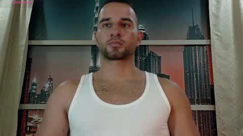 Snapshot of lorenzo_walker_ chatting on 05/20/26, 05:41 L O R E N Z O Thumbs Up help online show from 05/20/26, 05:41
