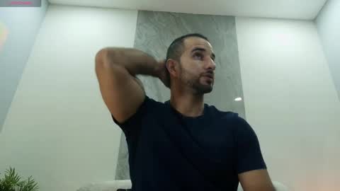 Snapshot of lorenzo_walker_ chatting on 05/29/26, 11:08 L O R E N Z O Thumbs Up help online show from 05/29/26, 11:08