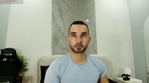  L O R E N Z O  Thumbs Up help  online show from 07/06/26, 05:37