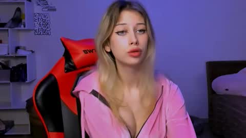 Lori online show from 11/21/25, 06:06