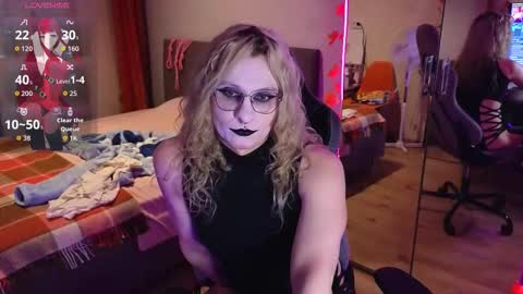 Lori -----------------------------------    online show from 10/15/25, 03:01