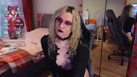 Lori -----------------------------------    online show from 10/22/25, 01:44