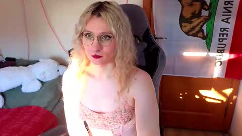 Lori -----------------------------------    online show from 02/18/26, 12:23