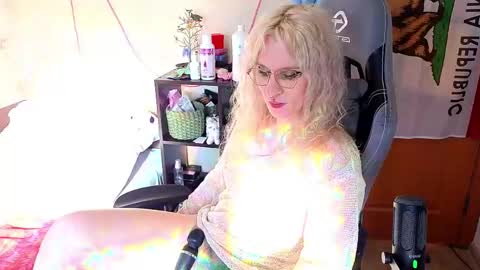 Lori -----------------------------------    online show from 03/28/26, 01:43