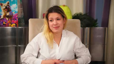 Hello guys Im Maya and this my first month here online show from 12/21/25, 11:28