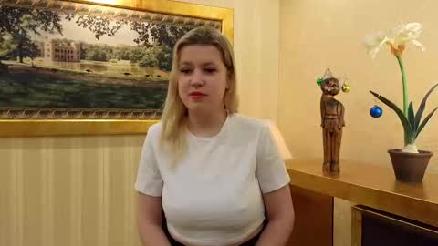 Hello guys Im Maya and this my first month here online show from 01/17/26, 04:17