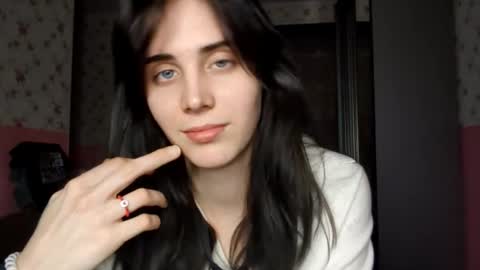 Snapshot of lorinepiro chatting on 11/12/25, 04:18 Kira online show from 11/12/25, 04:18