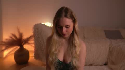 Lorrie online show from 03/17/26, 09:34