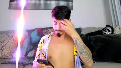 Snapshot of losrompecamera chatting on 11/12/25, 08:04 LosRompeCamera online show from 11/12/25, 08:04