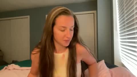 Snapshot of lothlori chatting on 04/20/26, 11:06 lothlori online show from 04/20/26, 11:06