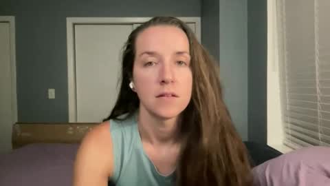 Snapshot of lothlori chatting on 05/19/26, 12:38 lothlori online show from 05/19/26, 12:38