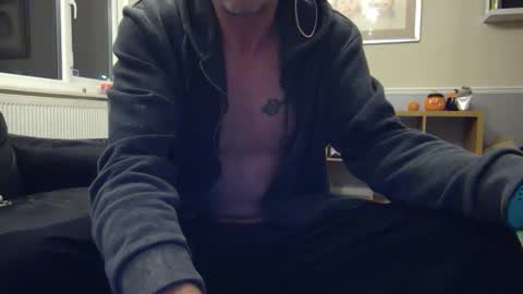 Snapshot of lottiestoy chatting on 11/02/25, 12:24 mrsesssex online show from 11/02/25, 12:24